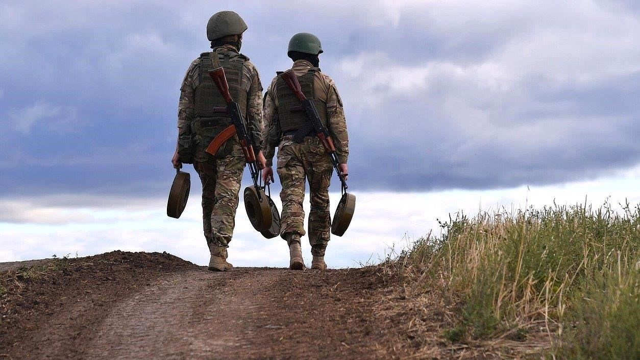 Дисциплинарные взыскания: Военнослужащие могут оспорить взыскания, подав запрос на пересмотр в апелляционную комиссию. Показания свидетелей и юридический анализ военных юристов подкрепляют аргументы.