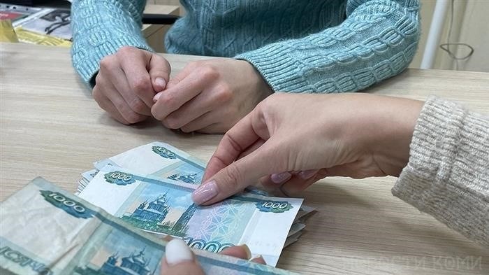 Заработная плата коммунистов за год выросла на 17%