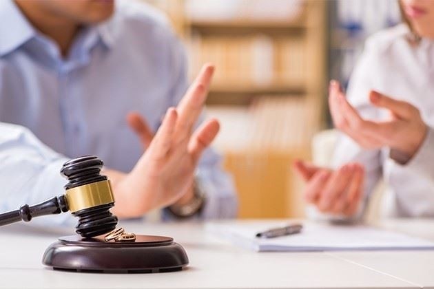 Почему выгодно работать с адвокатом