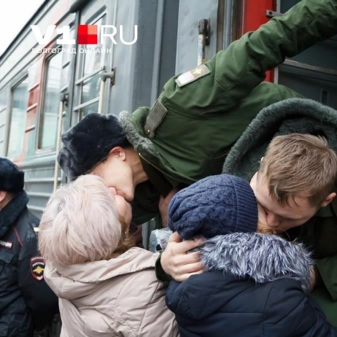 Да, граждане, которые не служили в армии, все равно могут быть вызваны на мероприятия, связанные с военными действиями. Это касается лиц, находящихся в резерве, или тех, кто ранее не проходил обязательную службу, но все равно подлежит периодическим вызовам из местного военкомата.