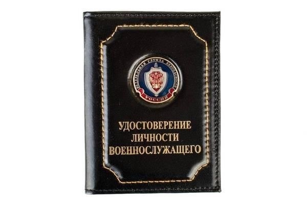 Как правильно выбрать держатель для удостоверений личности военнослужащих пограничных войскЧтобы обеспечить надежную защиту документов, выберите высококачественный держатель, сочетающий в себе функциональность и долговечность. Если вы служите в службе безопасности, обратите внимание на модели, обеспечивающие надежную защиту вашего удостоверения и сопутствующих документов, таких как служебный билет или военный билет. Ищите аксессуары, которые поддерживают профессиональный стиль и в то же время обеспечивают практичность в полевых условиях.