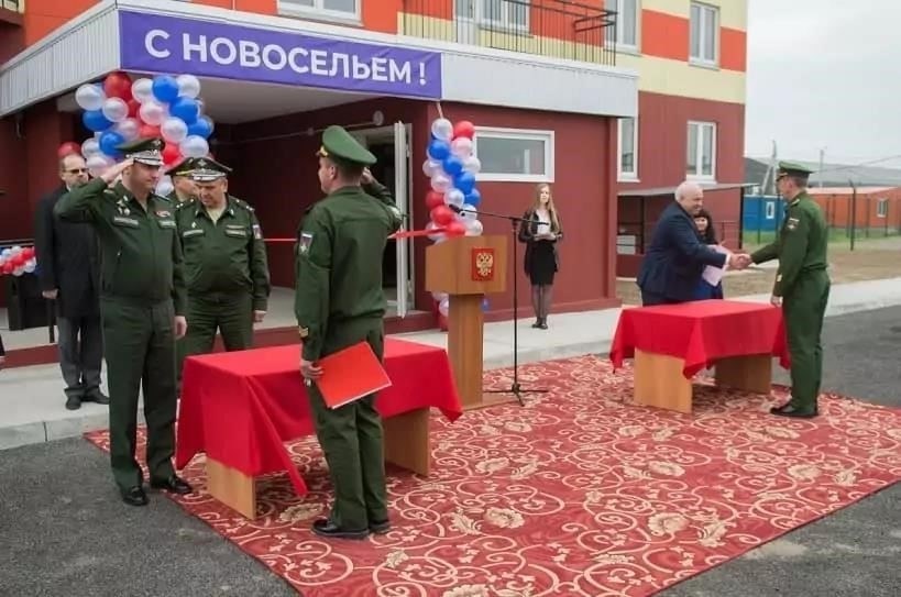 Право на получение жилищной поддержки и процесс подачи заявленияДля подачи заявления на получение жилищной поддержки военнослужащие, имеющие на это право, должны подать официальный запрос, включающий заявление, подтверждающее их потребность в жилье. Это заявление должно быть подано в соответствии с установленным порядком. Заявитель должен продемонстрировать, что в настоящее время он не владеет жилой недвижимостью или не может позволить себе жилье при обычных обстоятельствах. Запрос будет рассмотрен на основании условий, изложенных в соответствующем документе, в котором указаны конкретные требования для получения помощи.
