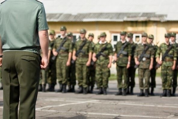 У моего сына два гражданства - России и Италии. Нужно ли ему служить в российской армии? Спасибо.