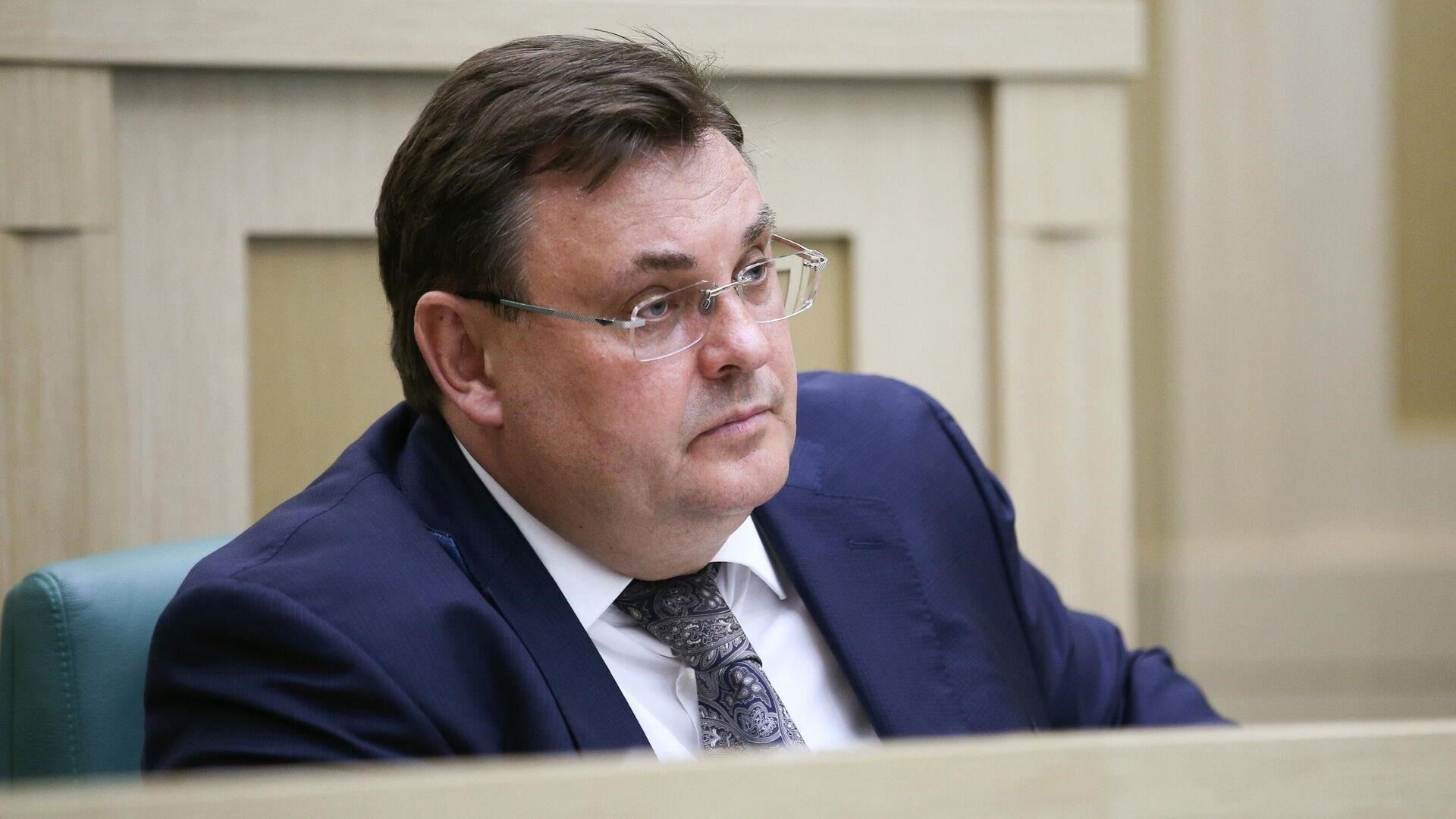 Работа с Министерством юстиции: Поддержка инициатив по проведению правовой реформы в области военного права.