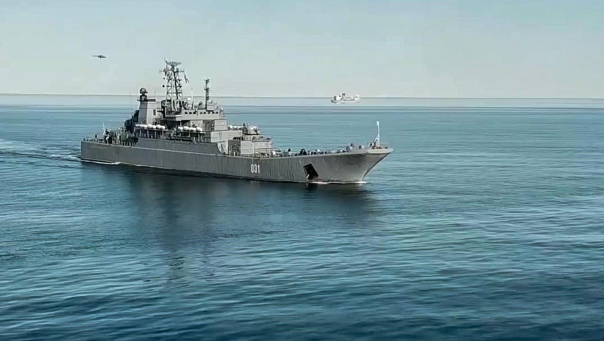 С другой стороны, российские военно-морские силы, действующие в Черном море, также полагаются на подобные подразделения для своей защиты. Сообщалось, что они используют морских млекопитающих для защиты своих кораблей и объектов от потенциальных атак, в том числе со стороны украинских диверсионных групп. В такой напряженной обстановке способность развертывать высокоэффективные подводные средства играет ключевую роль в поддержании военно-морской безопасности.