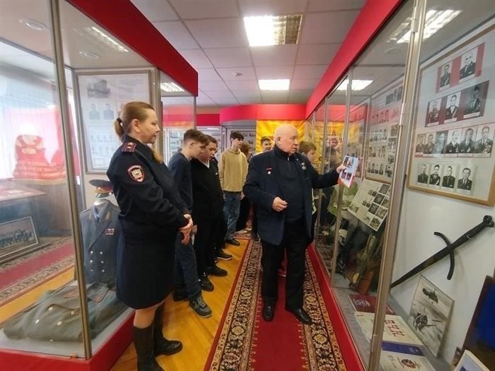 Люберецкие полицейские рассказали школьникам о работе подразделения по делам несовершеннолетних