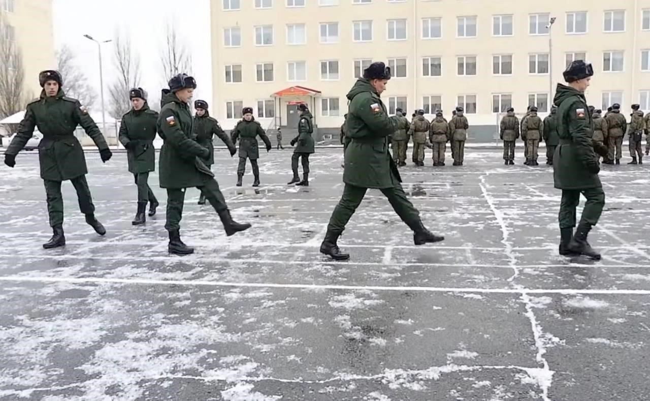 Существует ли возможность продления срока службы в армии до двух лет?