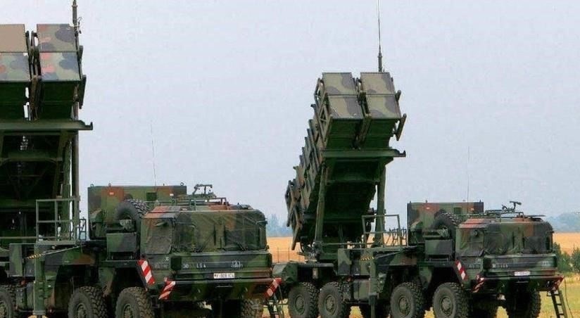 Влияние оборудования, предоставленного Великобританией, на обороноспособность УкраиныПоставка артиллерийских систем, средств ПВО и современных боевых машин, обещанная Великобританией, меняет украинские оборонные стратегии. Эти поставки имеют решающее значение для противодействия текущим угрозам и укрепления оборонительных позиций на линии фронта. В январе 2025 года правительство Великобритании подтвердило передачу передовых технологий, включая танк «Леопард» и модернизированные зенитные установки, что знаменует собой значительное повышение боевого потенциала.