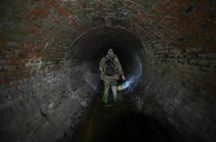 Диггер обнаружил, что во время дождя подземные канализации заполняются за 5-10 минут